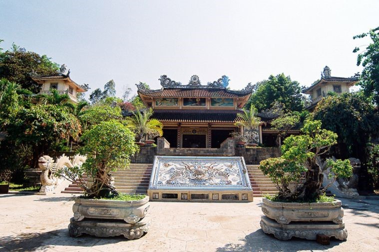 Chùa Long Sơn - Nha Trang